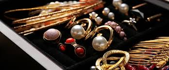 Discover the Best Deals at Online Jewellery Stores in the UK