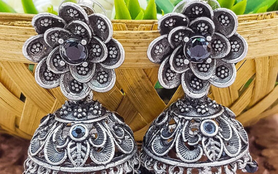 Discover Exquisite Jhumka Earrings Through Online Shopping in the UK